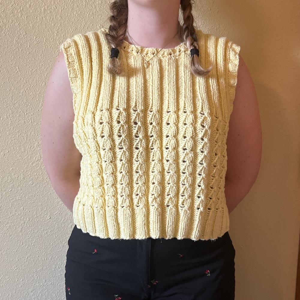 Chunky Hand-Knit Yellow Cropped Sweater Vest Size L